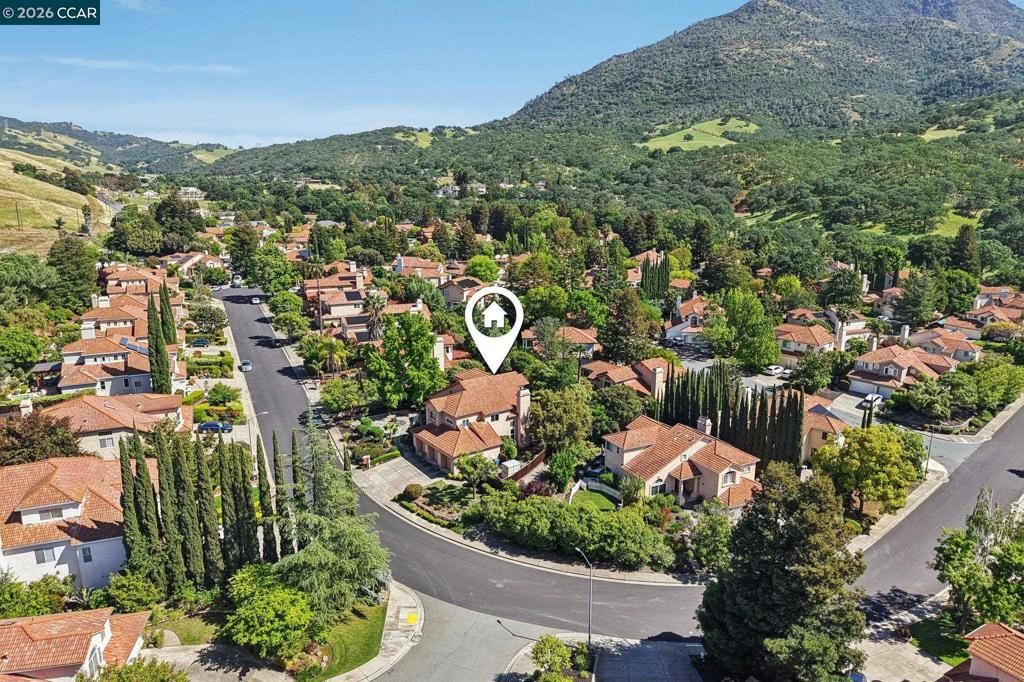 Photo of 242 El Pueblo Pl, Clayton, CA 94517 (MLS # 41131274)