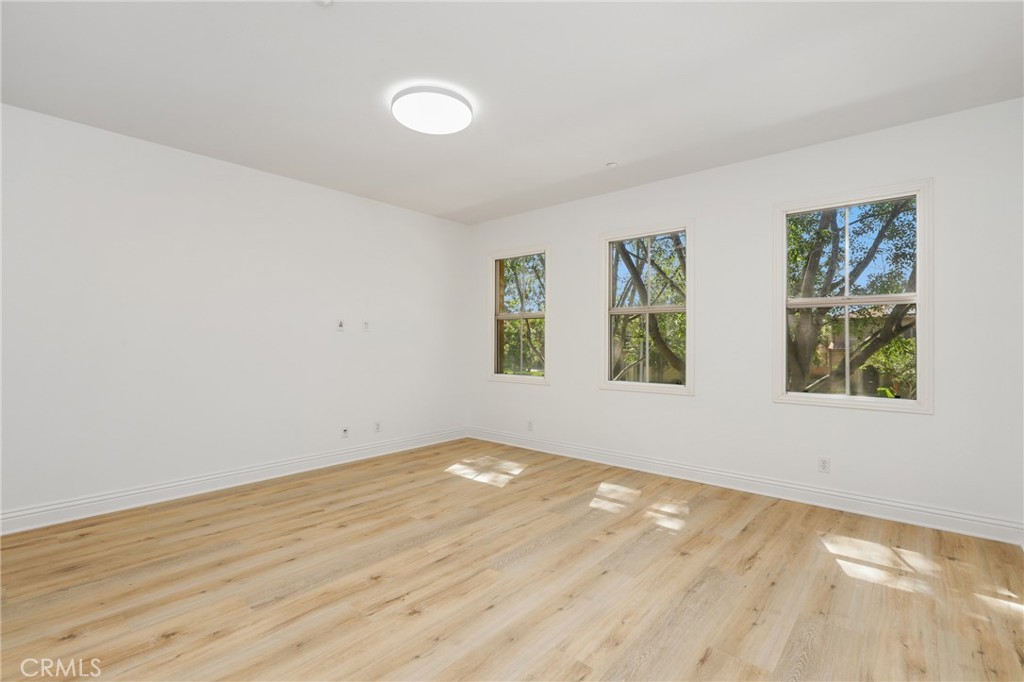 211 Groveland