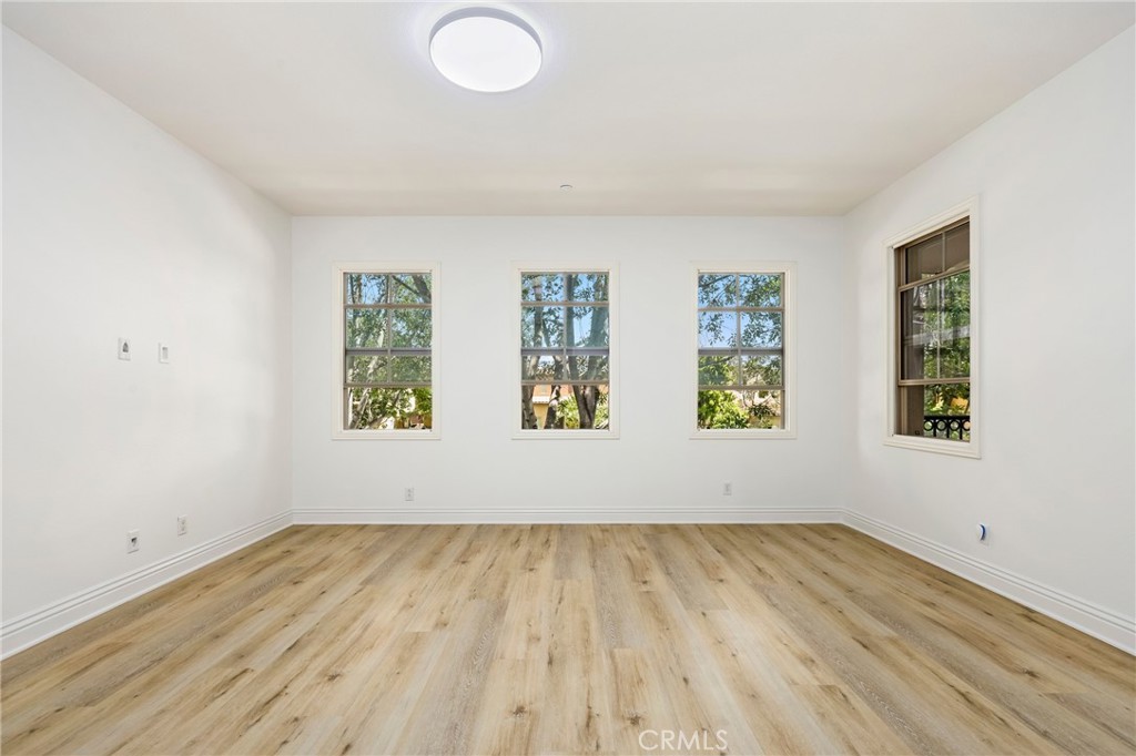 211 Groveland