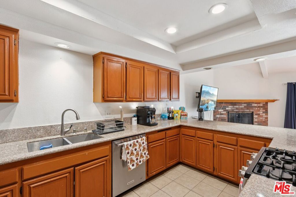 18424 Keswick Street 12