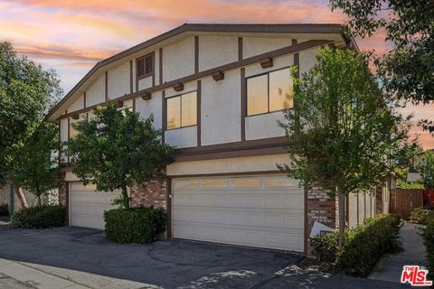Photo of 18424 Keswick Street #12, Reseda, CA 91335 (MLS # 26739773)