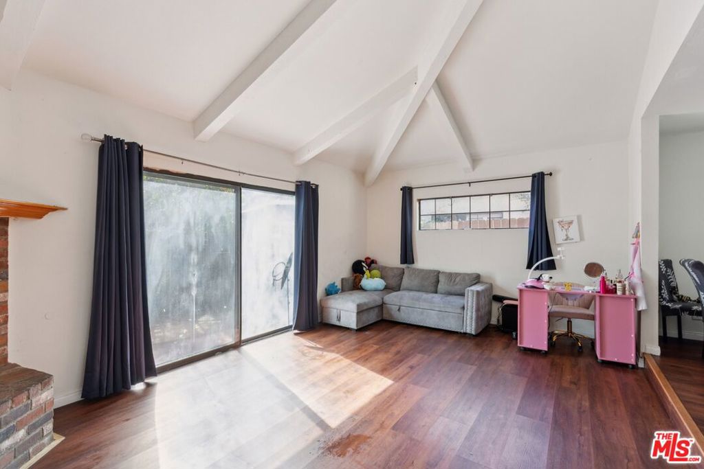 18424 Keswick Street 12