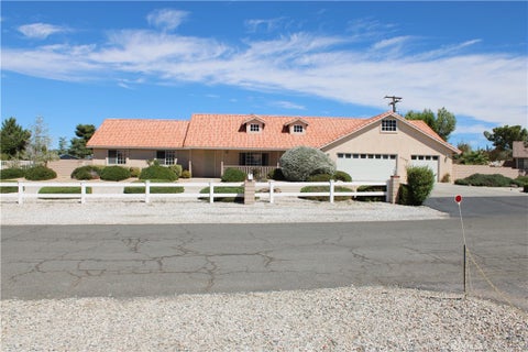 Photo of 20060 Waco Court, Apple Valley, CA 92308 (MLS # IV26216707)