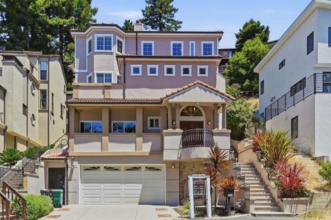 Photo of 7420 Skyline Boulevard, Oakland, CA 94611 (MLS # ML82052755)