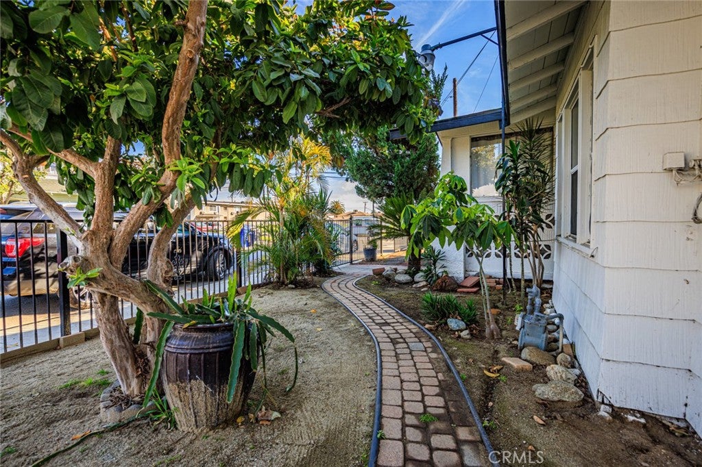 620 W D St, Ontario CA 91762
