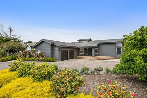 Photo of 405 Kelly Avenue, Half Moon Bay, CA 94019 (MLS # ML82047505)