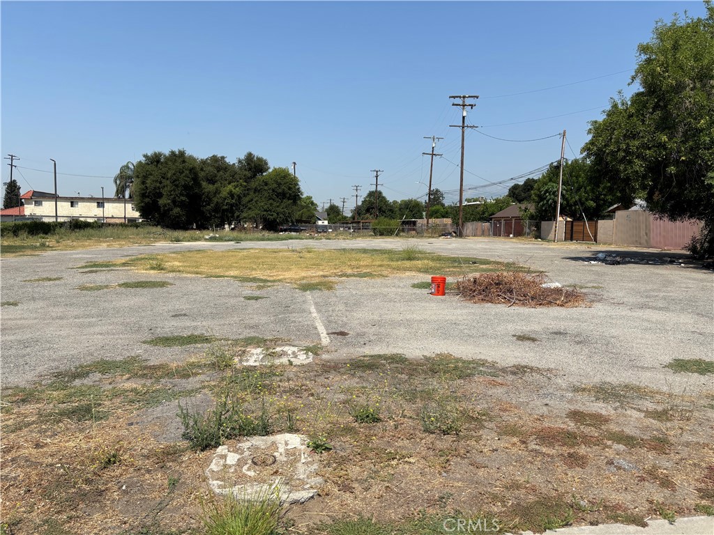 Prime location, zoned CG-1. This zone permits a maximum density of 47 units per net acre for senior congregate care housing. Please check with appropriate jurisdiction to verify. Easy access to major freeways I-215, I-10 and CA-210. High potential investment. Buyer to do their own due diligence on use of lot.