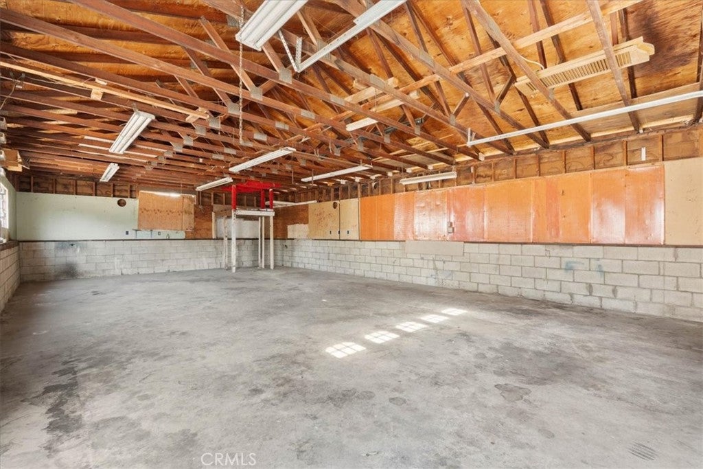 893 E 5th
