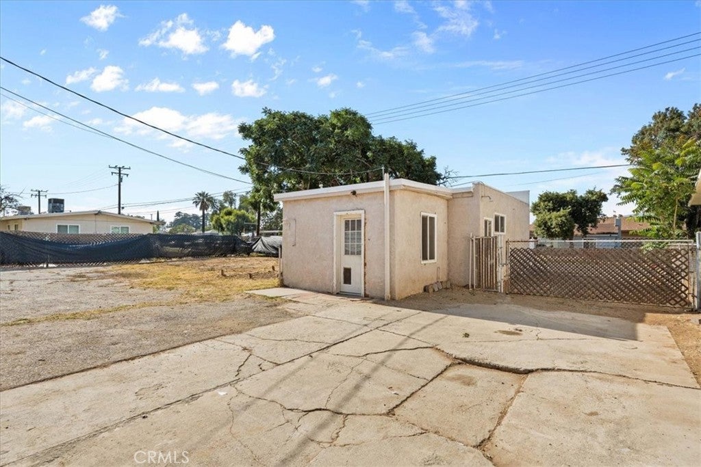 893 E 5th