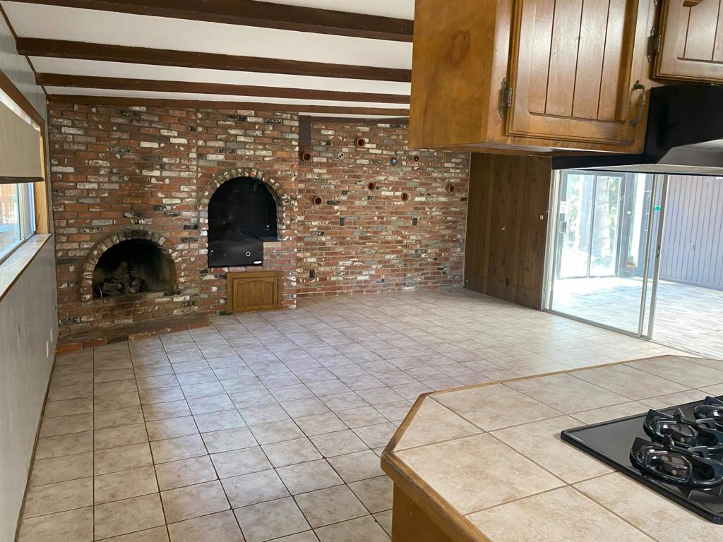 1029 Poinsettia Ave.