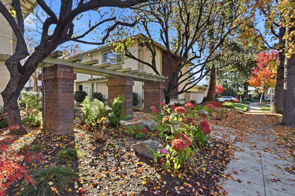 Properties 2 540 Valley Forge Way