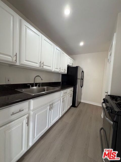 Photo of 1717 S Burlington Avenue #4, Los Angeles, CA 90006 (MLS # 26672211)