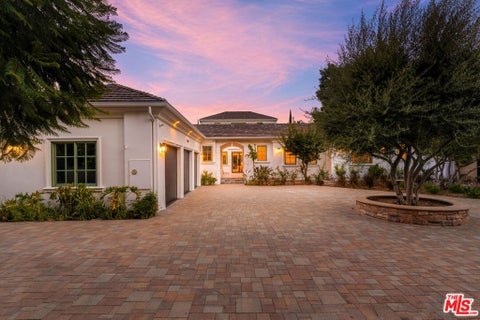 Photo of 23334 Ostronic Drive, Woodland Hills, CA 91367 (MLS # 26991905)
