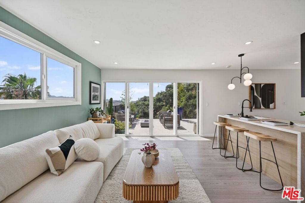 7010 Loyal Trail, Los Angeles CA 90068