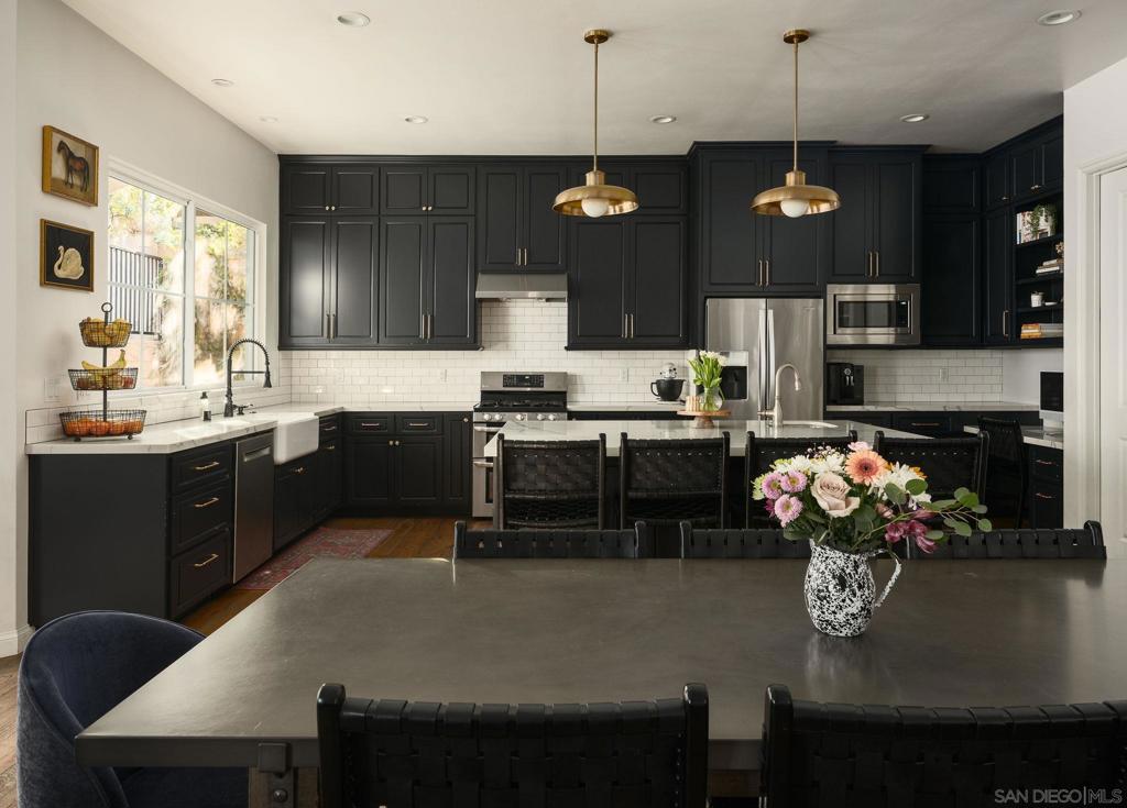 9777 Grosalia Avenue