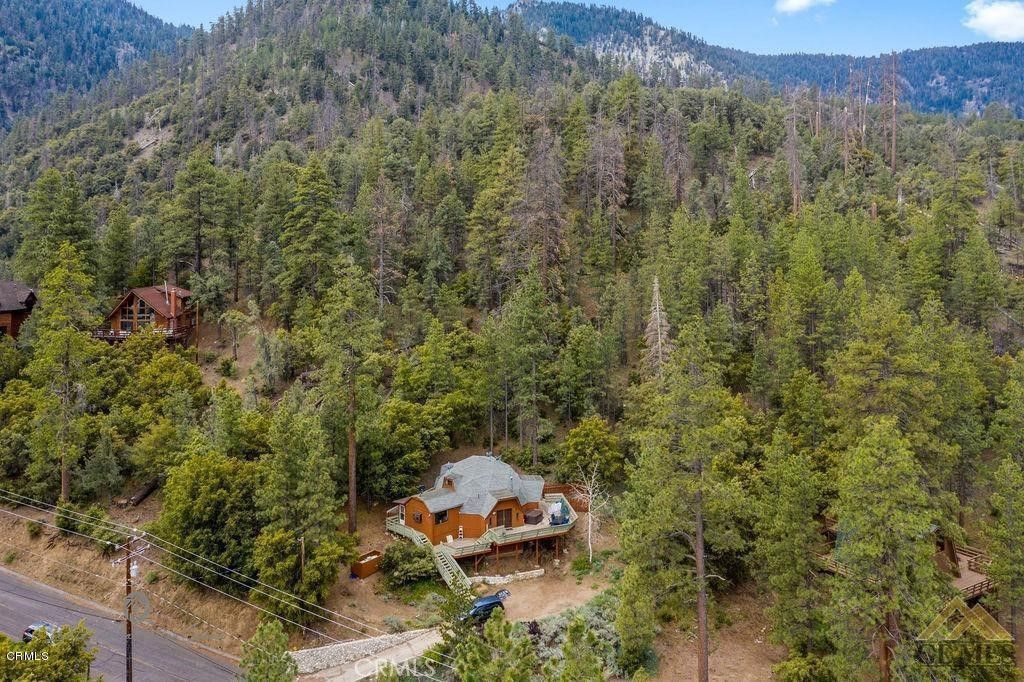 Photo of 1521 Zermatt Dr, Pine Mountain Club, CA 93222 (MLS # SR26073854)
