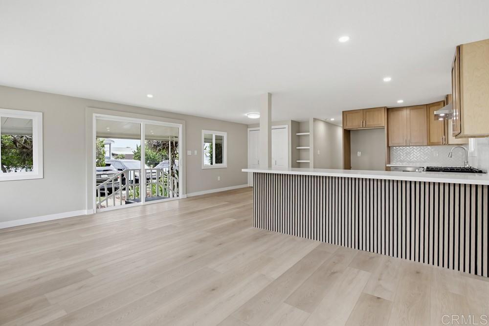 1285 E Washington Avenue 91