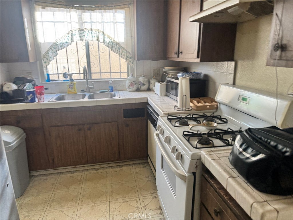 6126 Poppy Peak