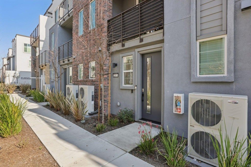 Photo of 2870 2870 Derbyline Ln Ln, Alameda, CA 94501 (MLS # 41123876)