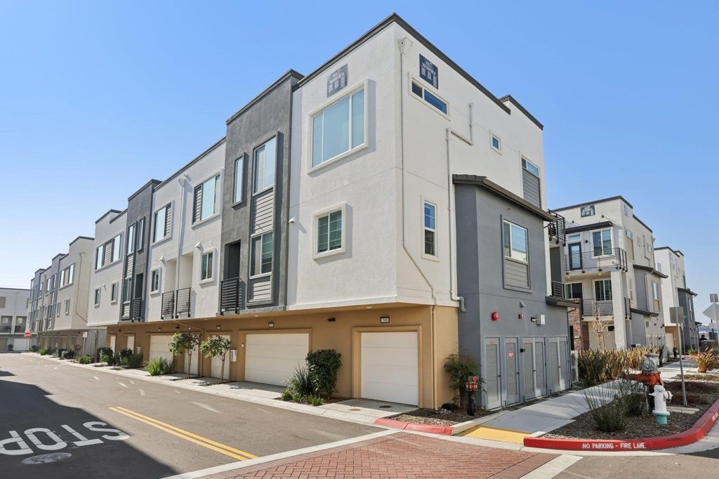 Photo of 2870 2870 Derbyline Ln Ln, Alameda, CA 94501 (MLS # 41123876)