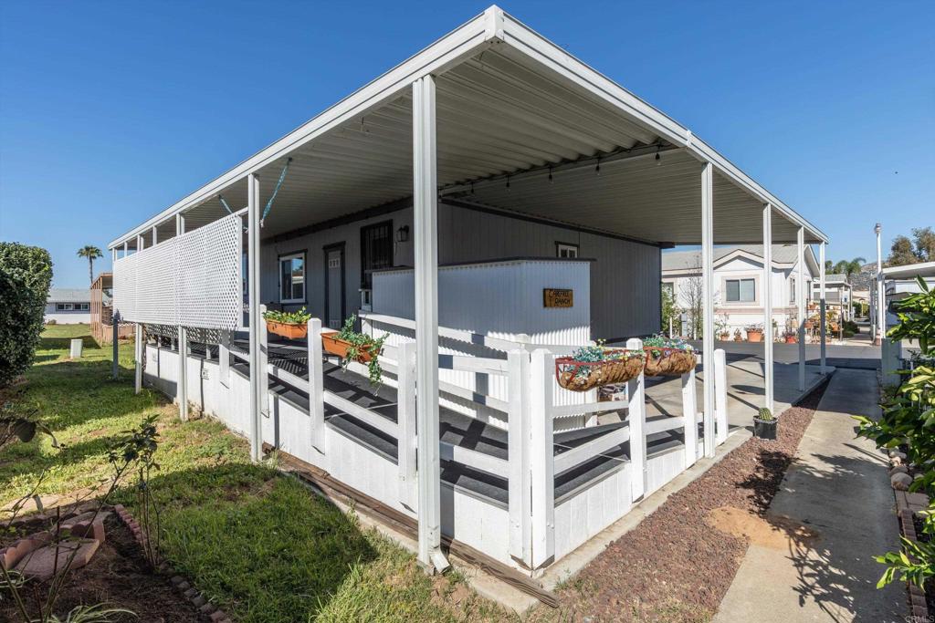 211 N Citrus Avenue 31