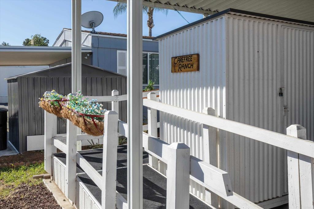 211 N Citrus Avenue 31