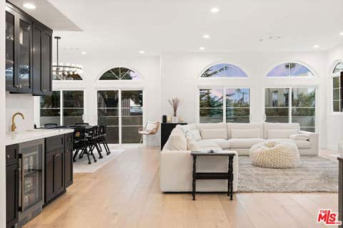 Photo of 1182 Wellesley Avenue #401, Los Angeles, CA 90049 (MLS # 26868485)
