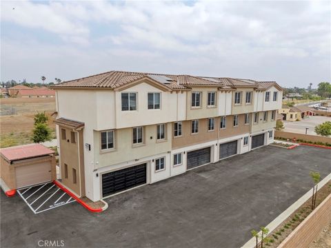 Photo of 8423 Tamarind Avenue, Fontana, CA 92335 (MLS # OC26122644)