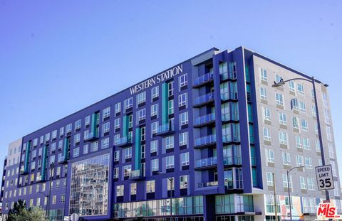 Photo of 800 Western Avenue Ave #727, Los Angeles, CA 90005 (MLS # 25615009)