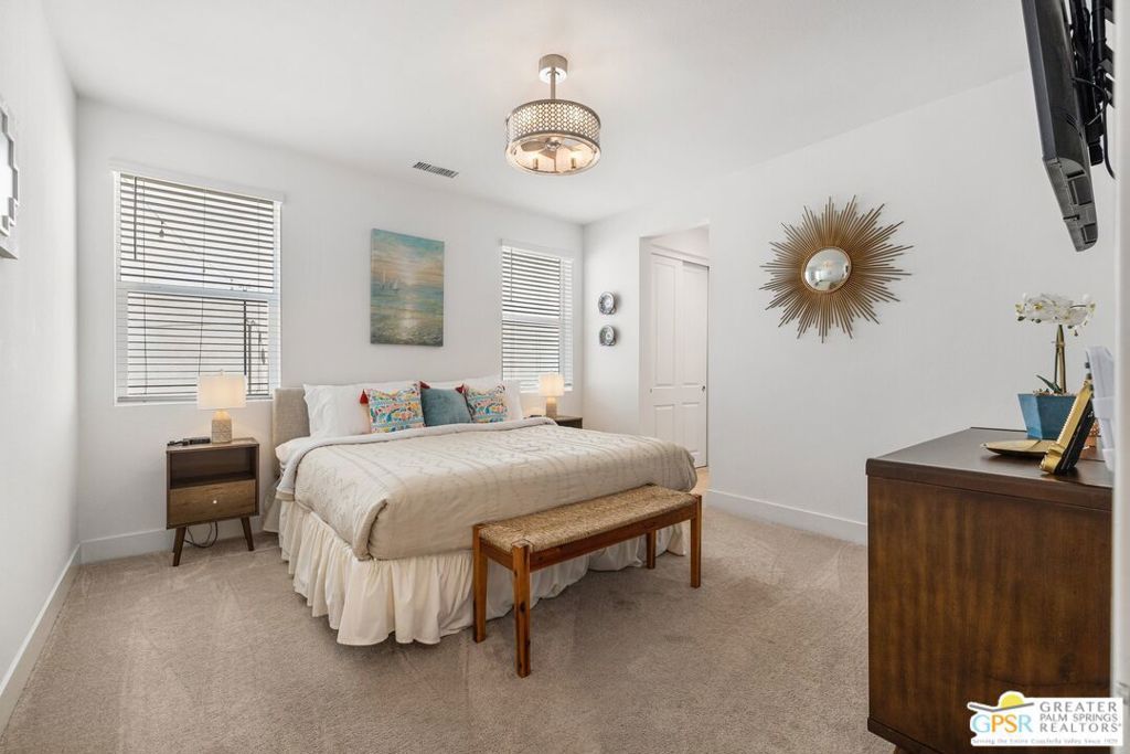 listing image 130720784701604548120