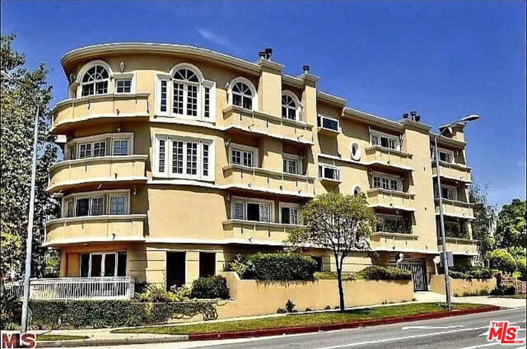 This Stunning 2-Bedroom, 3 Bath Penthouse offers Luxury and Sophistication with expansive views. Located on the Border of Beverly Hills. Featuring an Open Floor Plan with high Ceilings and Fireplaces in the Living Room and Bedroom. The Kitchen has been beautifully updated with high-end feature s and State-of-the-art Bathrooms. Featured Amenities include a Gym and a Recreation Room.