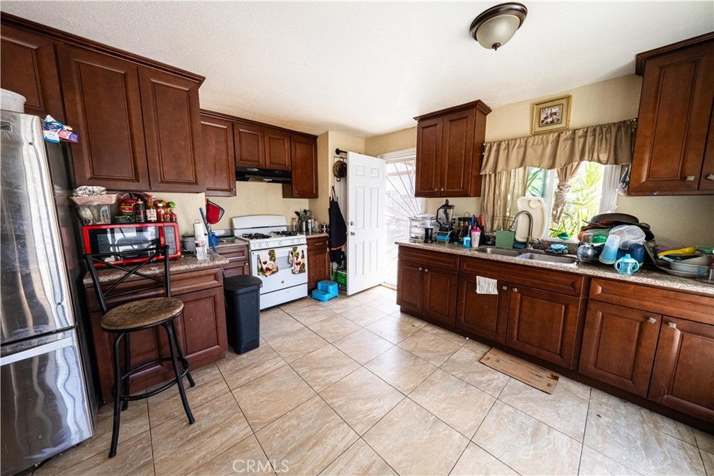 2125 Rousselle