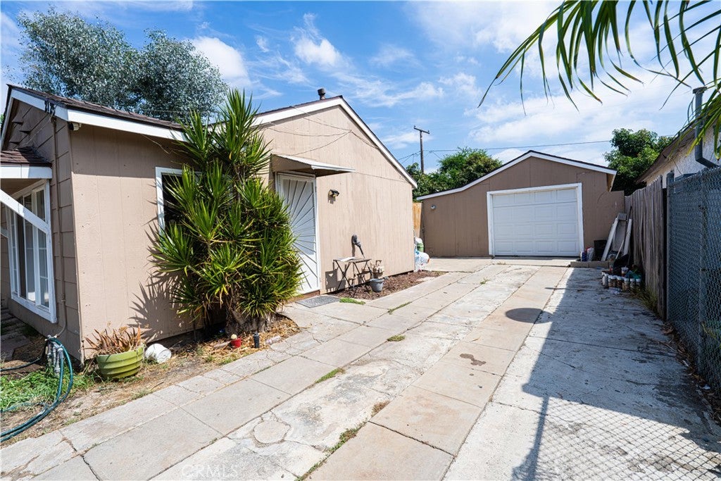 2125 Rousselle