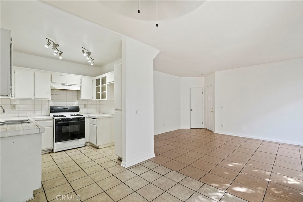 11150 Glenoaks Blvd. #70