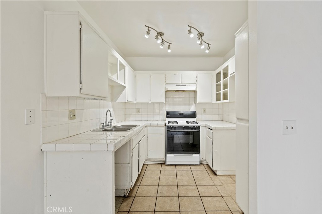 11150 Glenoaks Blvd. #70