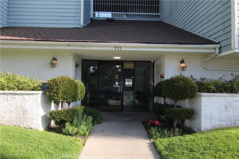 Photo of 955 E 3rd St #204, Long Beach, CA 90802 (MLS # PW26077339)