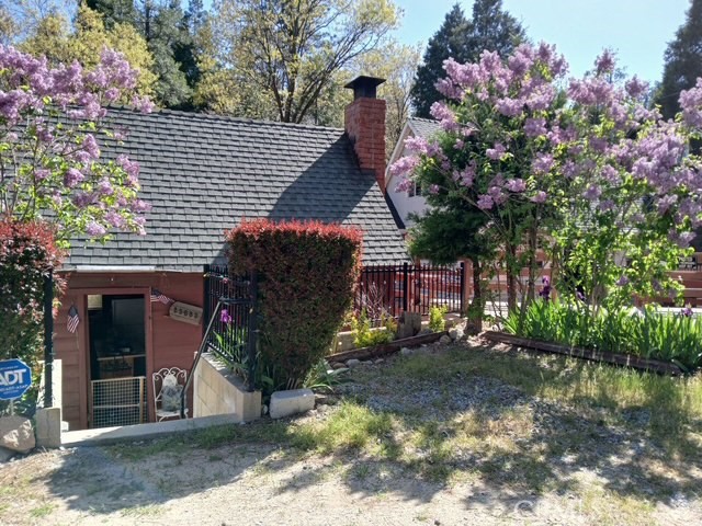 Sweetest Lil Cabin in Town. Park your car in front of your cabin and only a few steps down, open your door and relax.
Crestline has so much to offer, You can walk right in to town for Corks n Hops, Jamboree Days, Fireworks, Shopping all the Local Shops, Post Office, Restaurants and More! The Living room features wood beams on ceiling and a brick fireplace that is open to the space of a simple kitchen. Cozy kitchen features a breakfast counter, Stove, Stacked Washer & Dryer & Refrigerator Garbage Disposal and Water Purifier under the kitchen sink! All appliances are included! There is also a den that can be utilized in so many ways. How about an office, game room, sewing room, a place for your creativity to shine with art, scrapbooks, photo albums or a place for guests to sleep. There is a full bath on this level. The door off the den opens up to the backyard patio. What a great place to relax in your hammock, perfect for gardening, enjoy dinner with friends or neighbors, take a nap or read a book while you listen to the seasonal stream of water that flows from the mountains down to the Lake Gregory. Walk upstairs and you will find a spacious size loft. Plenty of storage and a half bath. There is also a door that opens up to a staircase that leads you down into your backyard.. Looking for your own getaway? We hope to see you soon!!