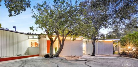 Photo of 4215 N Sunflower Ave, Covina, CA 91724 (MLS # CV25256402)