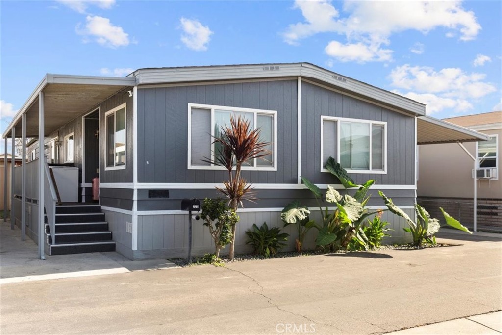 9080 Bloomfield Ave 223