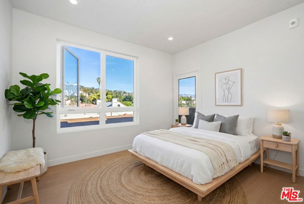 1717 Winona Boulevard 301