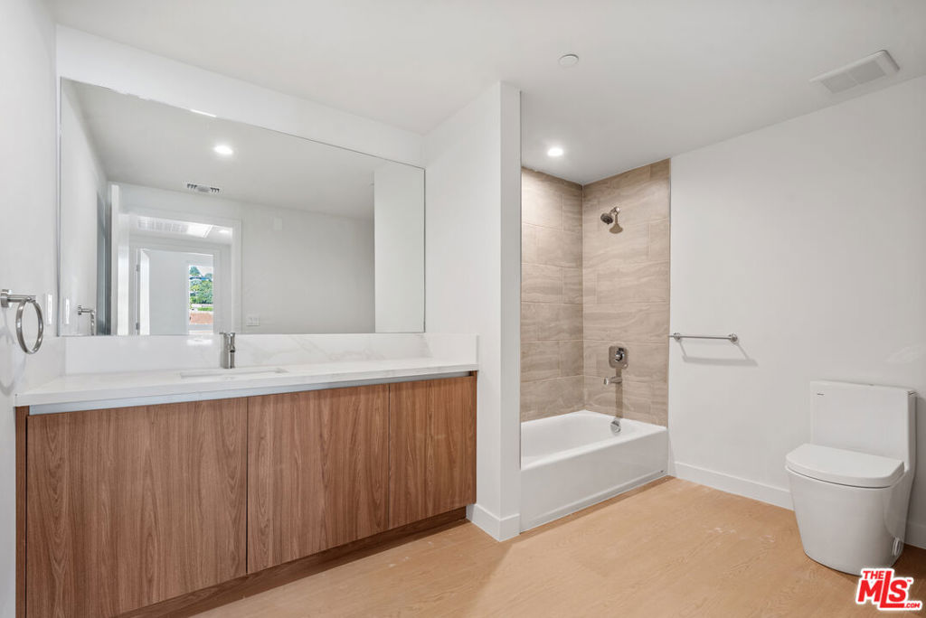 1717 Winona Boulevard 301