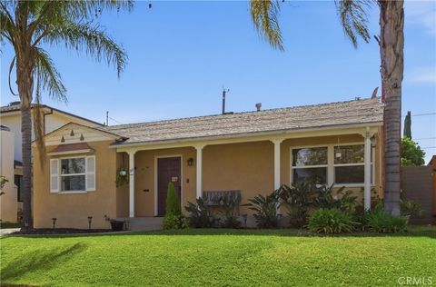 Photo of 311 S Mariposa Street S, Burbank, CA 91506 (MLS # BB26062355)