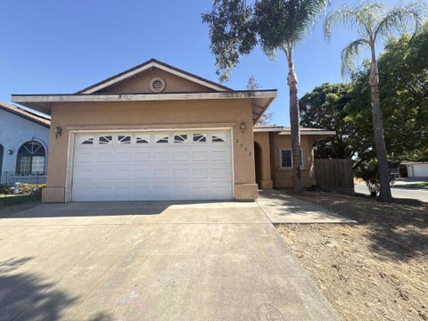 Photo of 2962 Westminster Court, Merced, CA 95340 (MLS # ML82064832)