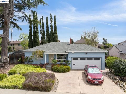 Photo of 20024 Leroy Dr Dr, Castro Valley, CA 94546 (MLS # 41132169)