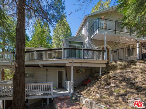 Photo of 233 Corona Circle, Lake Arrowhead, CA 92352 (MLS # 26651637)