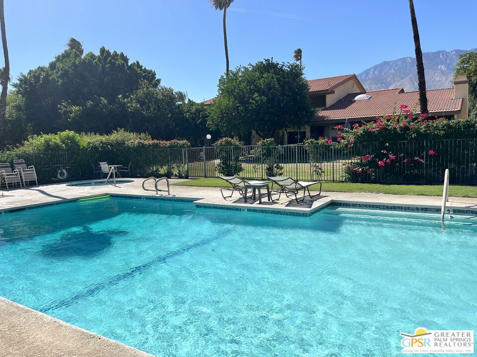 Palm Springs Country Club - Residential