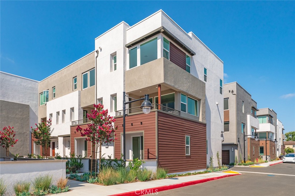 Welcome to this beautifully maintained 3-bedroom, 2.5-bathroom corner-unit townhome nestled in a secure gated community. Enjoy an abundance of natural light throughout the 1,564 sqft of thoughtfully designed living space.
Situated on a desirable corner lot, this home offers enhanced privacy and a bright, airy ambiance. The open floor plan features a spacious living area, a well-appointed kitchen, and a convenient powder room—perfect for entertaining and guest.Upstairs, you’ll find three comfortable bedrooms, including a generous primary suite with a private bath and ample closet space.On the first floor, there's an office potential for any small business like nail salon, pilate work space etc.
Located just 5 minutes from the Santa Ana Zoo, 10 minutes to South Coast Plaza, and moments from historic Old Town Tustin, retail shops, market place, dining, and major freeways—this home blends comfort with unbeatable convenience.
Don’t miss this rare opportunity to live in a light-filled home in one of the area’s most sought-after gated communities!