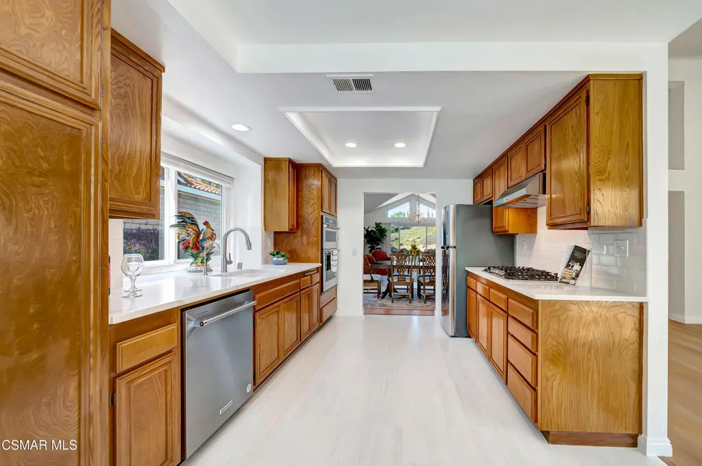 Thousand Oaks, California 91360, United States, 3 Bedrooms Bedrooms, ,2 BathroomsBathrooms,Residential,Pending,106291