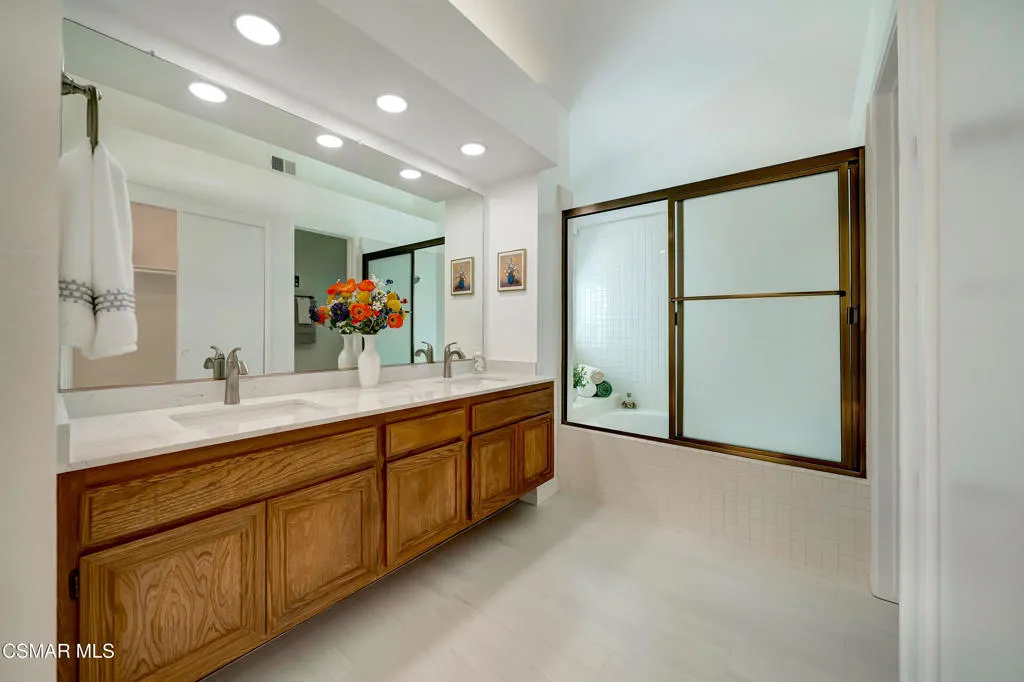 Thousand Oaks, California 91360, United States, 3 Bedrooms Bedrooms, ,2 BathroomsBathrooms,Residential,Pending,106291