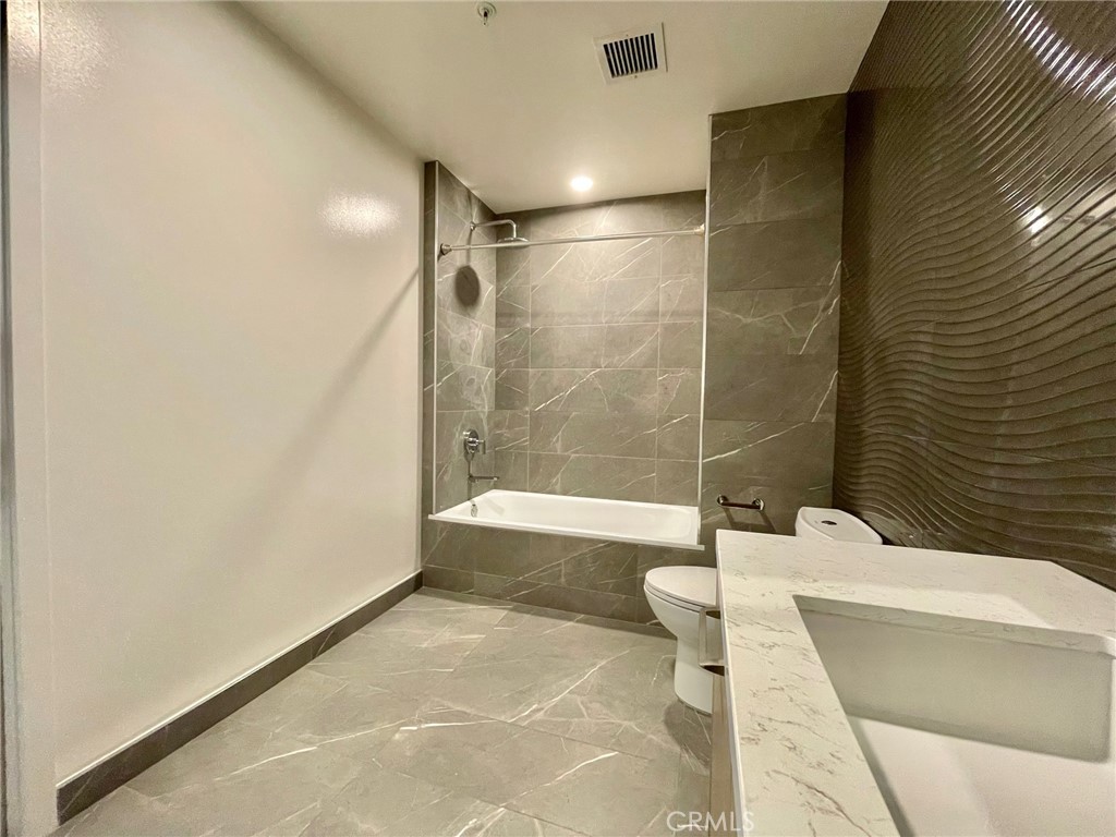 400 S Broadway 1202